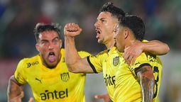 altText(Peñarol dio vuelta el partido y se llevó un triunfo vital)}