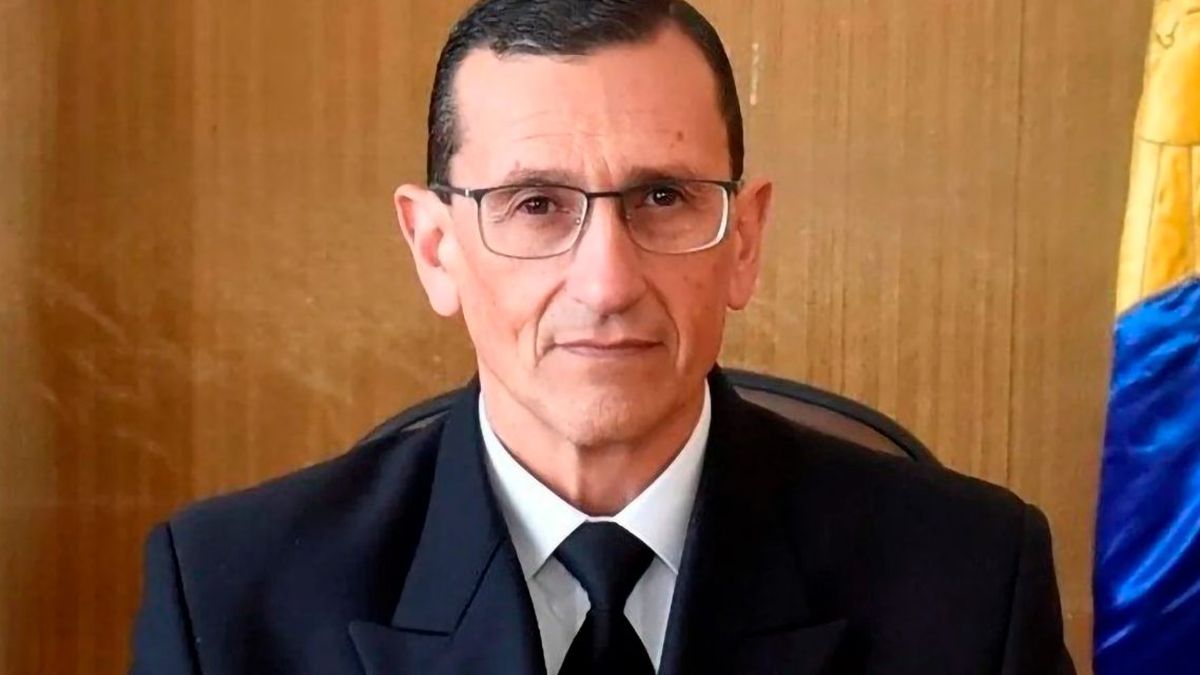 José Luis Elizondo asume como comandante de la Armada en medio de ...