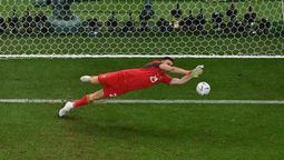 altText(De la mano de Dibu Martínez Argentina se metió en semifinales)}