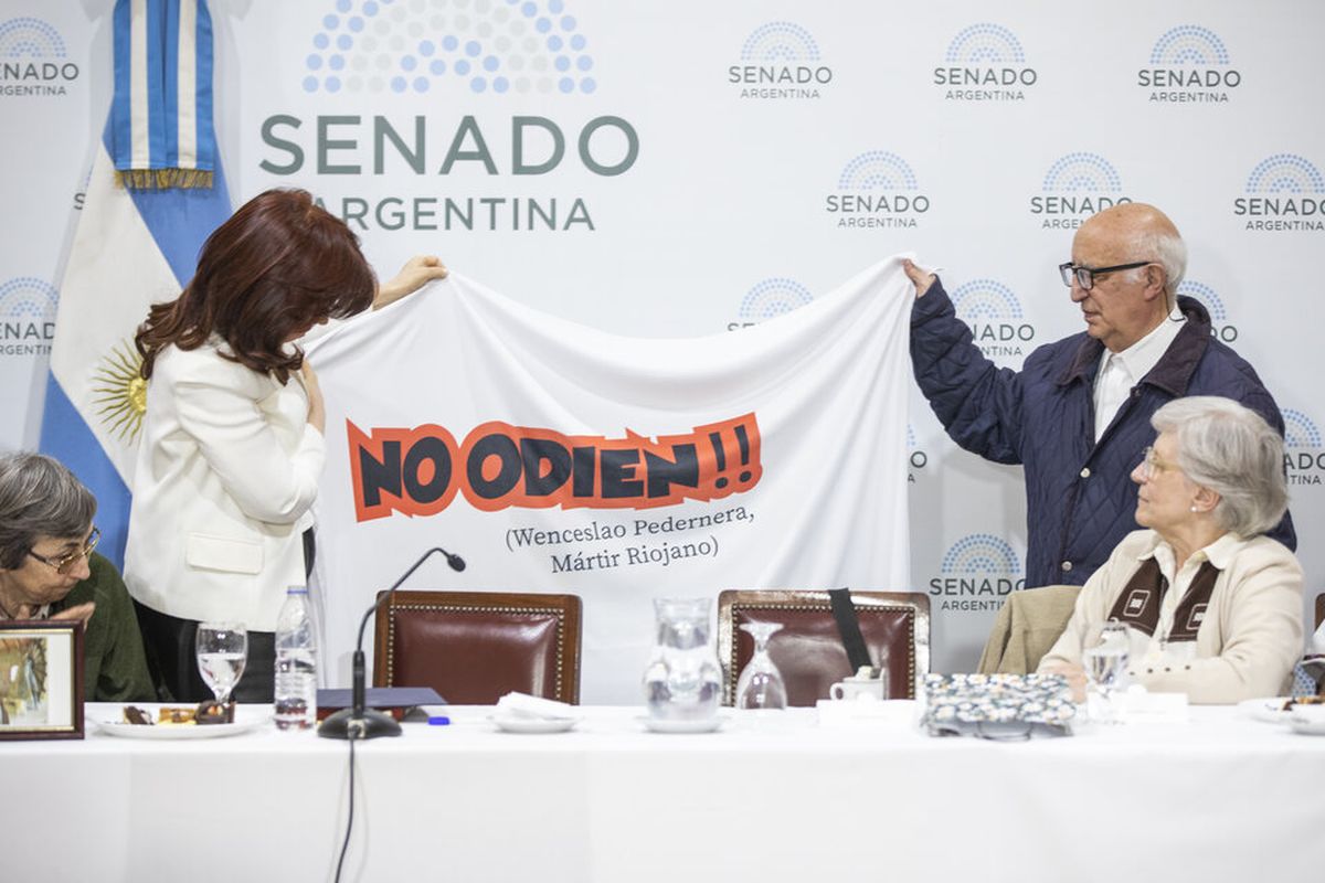 Los mensajes políticos de Cristina Kirchner en su primera aparición tras el atentado.