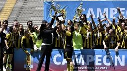 altText(Peñarol femenino tricampeonas uruguayas)}