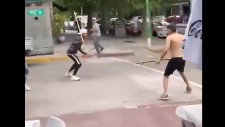 ¡Ay no. Mirá cómo se dan!: pelea callejera en pleno Pocitos con cortes y objetos punzantes