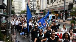 altText(AEBU profundiza medidas: sin guardias en cajeros y corte de horas extra)}