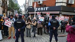 altText(Protestas por el agua en el acto de la Plaza Constitución)}