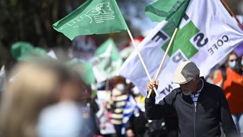 Exigen destitución de doctora que intimó a una mujer asesinada a reintegrarse al trabajo