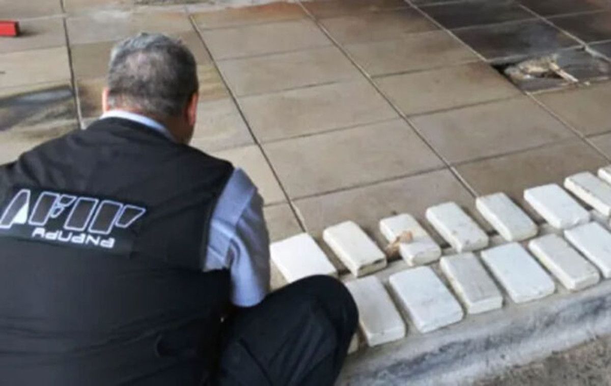 Treinta kilos de cocaína fueron incautados en el puente General Artigas.03442