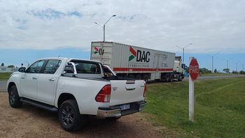 Incautaron en camión de DAC un importante cargamento de cigarrillos ilegales provenientes de Paraguay