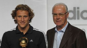 Diego Forlán y Franz Beckenbauer.
