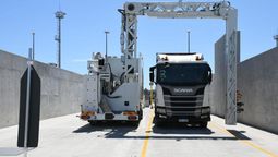 altText(Aduaneros finalizaron capacitación para uso de los nuevos escáneres del puerto de Montevideo)}