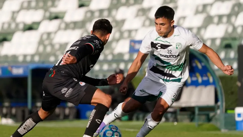 Peñarol ejecutará la compra de Arezo y Aguirre vuelve a la carga por un ex Liverpool