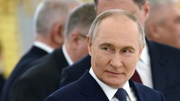 Vladimir Putin dialogará este martes con Donald Trump.