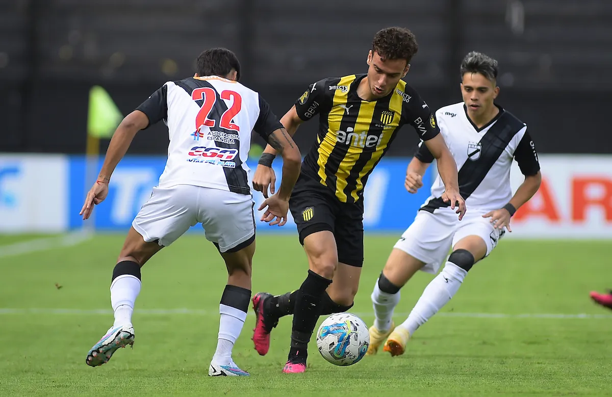 Nicolás Rossi con chance de dejar Peñarol y seguiría su carrera en Suiza.