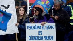 altText(Tercerizaciones y falta de personal: sindicatos de empresas públicas alertan por deterioro del servicio)}