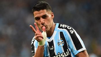 Luis Suárez y un golazo en el clásico ante Internacional.