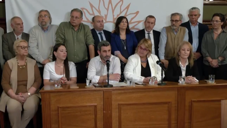 Bancada del Frente Amplio ratificó su apoyo a la ministra Lazo y al gobierno