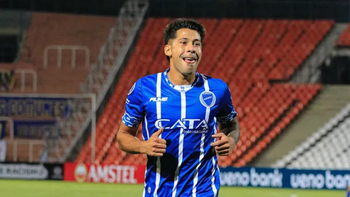 Peñarol no se baja de la negociación por el Indio Fernández.