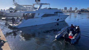 Yate Invictus incendiado