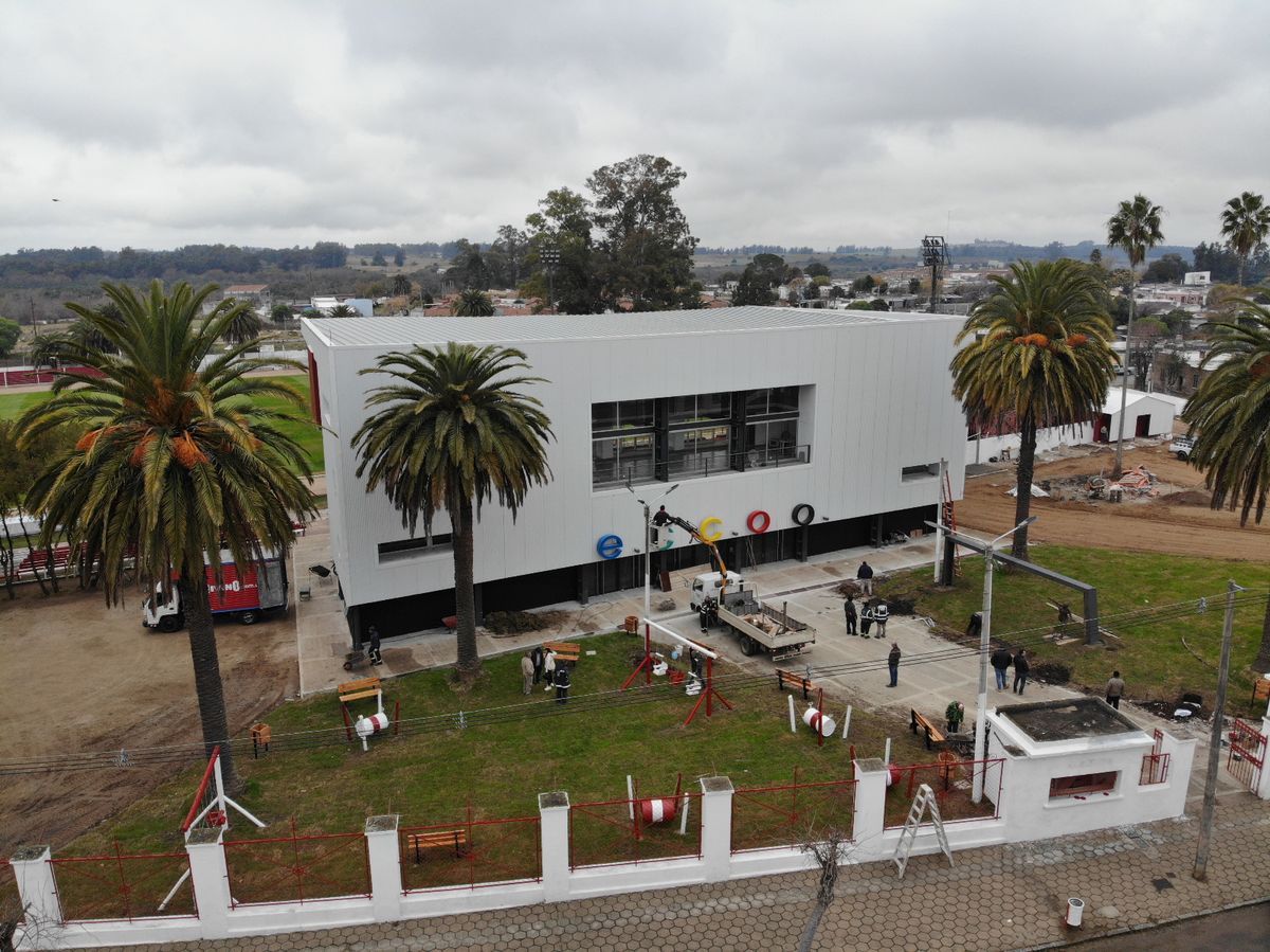 Estadio Campeones Olímpicos de Florida reformado.