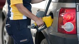 altText(Poder Ejecutivo decretó suba del 2% para los combustibles a partir de la medianoche)}