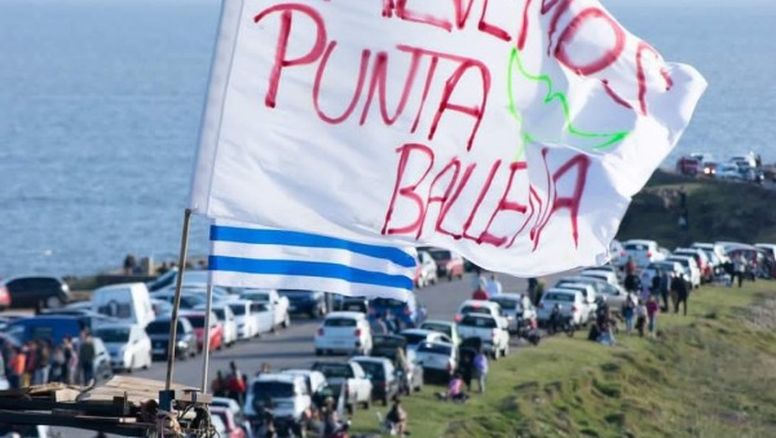 Gigantesca movilización en defensa de Punta Ballena