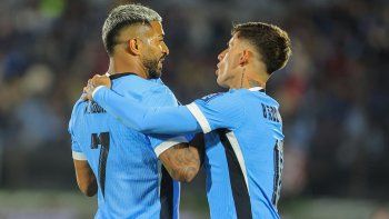 Uruguay se mide con Inglaterra en partido de alto riesgo.