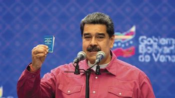 Maduro ordena acción defensiva ante llegada de buque británico a Guyana