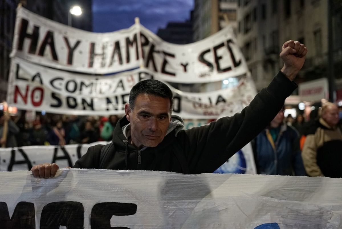 Las Ollas Solidarias marcharon por 18 de Julio.