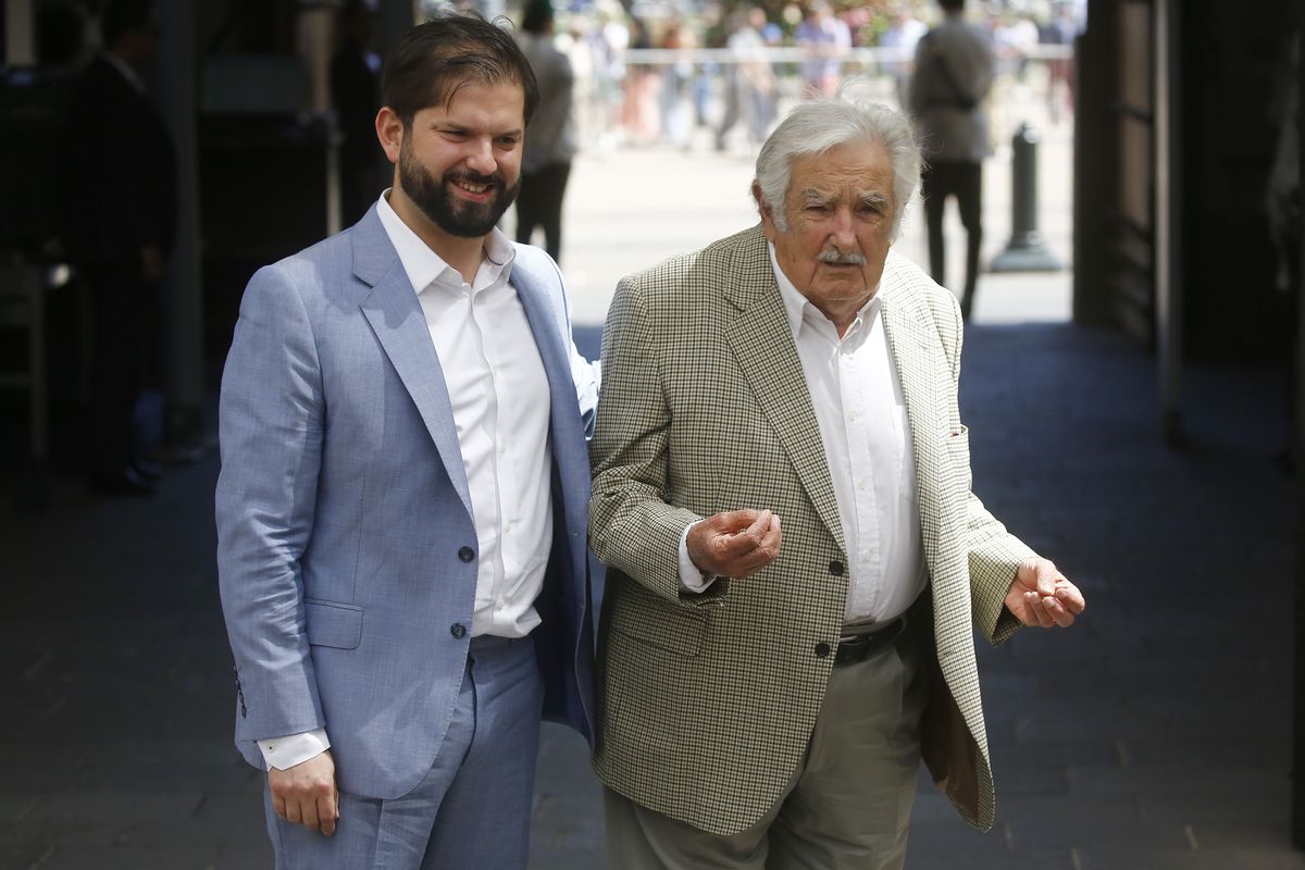 En 2022 Mujica visitó a Gabriel Boric en Chile.