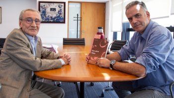 Daniel Barrios junto al presidente de la República, Yamandú Orsi.