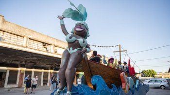 Con Rosa Luna en la proa: el Carnaval 2025 ya tiene su carro alegórico