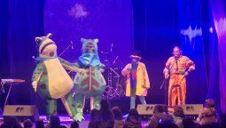 altText(Un circo eléctrico, un sapo inolvidable y un niño feliz)}