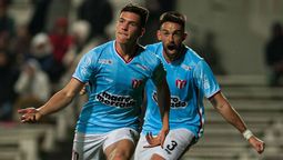 altText(River aplastó a Rentistas 5 a 0)}