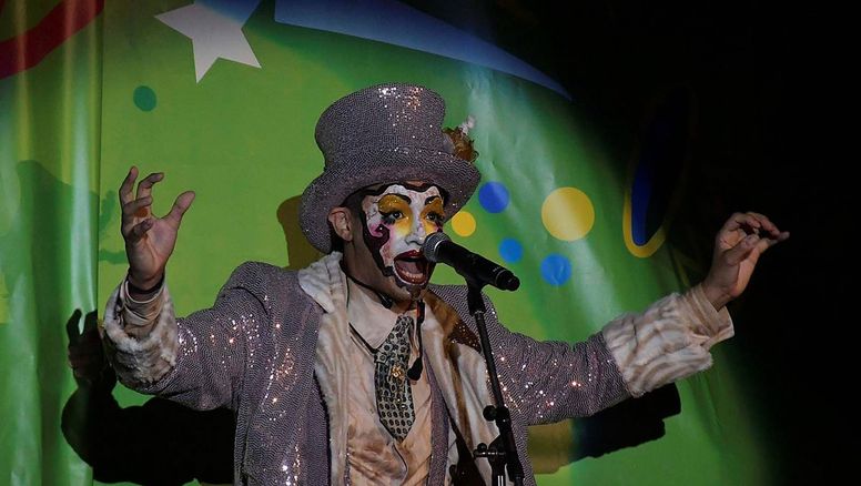 Carnaval: tres murga y una revista van por meterse en las finales