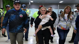 Regresó a Venezuela la niña separada de sus padres durante las deportaciones.