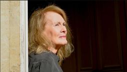 altText(Annie Ernaux recibió el Premio Nobel de Literatura 2022)}