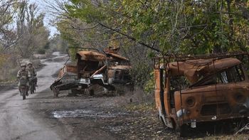 Rusos avanzan, toman control de otra ciudad y cercan a miles de soldados ucranianos