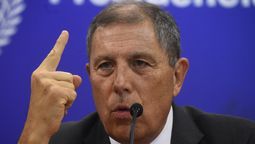 altText(Las urgentes medidas del MEF ante la baja del precio del dólar)}