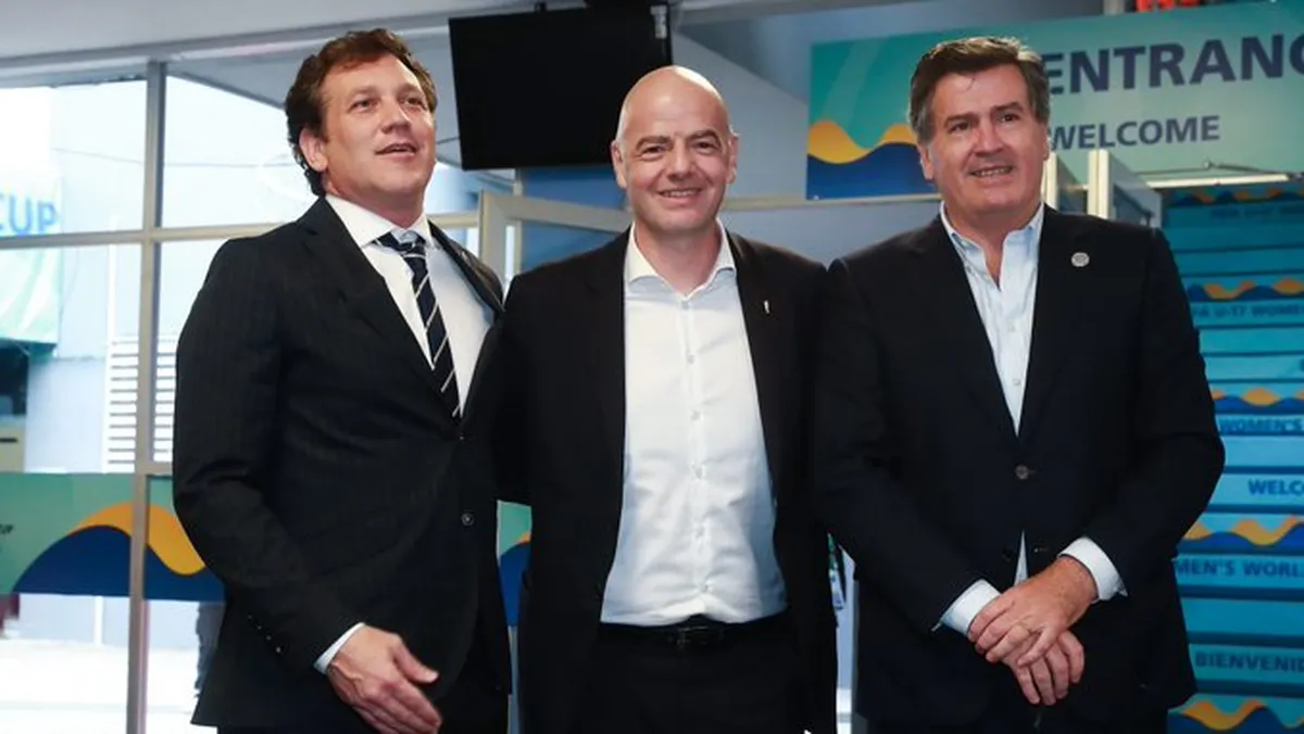 Dom&iacute;nguez (Conmebol), Infantino (FIFA) y Bordaberry (exinterventor de la AUF).