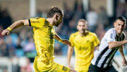 altText(Peñarol perdió el invicto ante un Wanderers enchufado)}