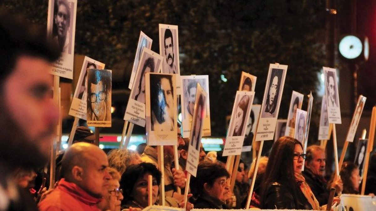 Uruguay está tomando un rumbo autoritario, advierten políticos y familiares de desaparecidos
