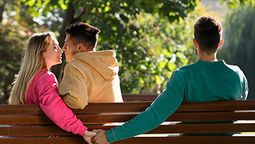 altText(¿Cuál es la estación del año más propensa a la infidelidad?)}