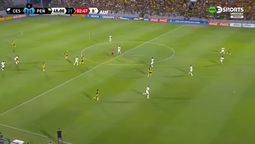 altText(Lamentable: el VAR no funcionó para chequear el gol de Peñarol y se le dio por válido)}