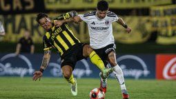 altText(Peñarol dejó más dudas que certezas, perdió con Colo Colo y hubo incidentes)}