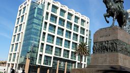 altText(Hombre intentó prenderse fuego en la plaza Independencia)}