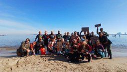 altText(Crecen las manifestaciones en defensa del mar contra la exploración petrolera en Uruguay)}