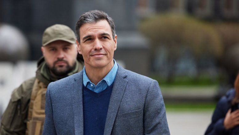 Pedro Sánchez al borde de la renuncia por ataques contra su esposa
