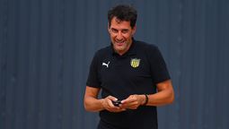 altText(Peñarol sale al mercado por un centrodelantero y un extremo)}