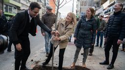 altText(Cosse inauguró plantación de nuevo arbolado de 18 de Julio)}