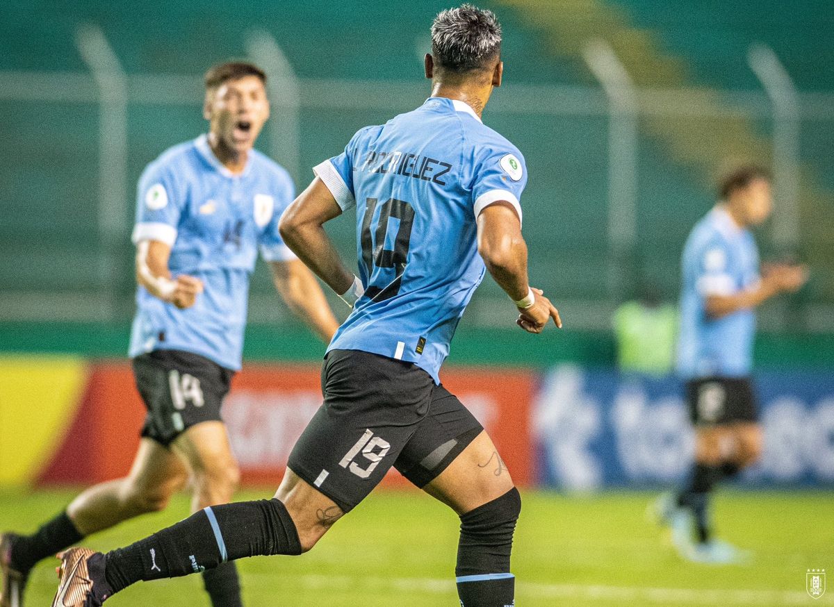 El primer partido en - AUF - Selección Uruguaya de Fútbol