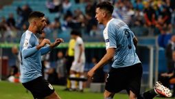 altText(Giovanni González y Giorgian De Arrascaeta entrenaron con los los titulares)}